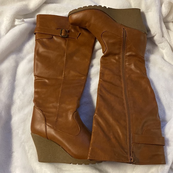 Boots - Picture 5 of 5